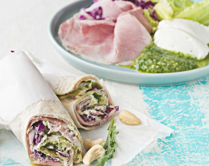 Rollos de jamón cocido con pesto de rúcula