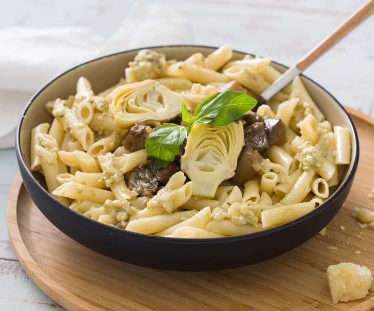Pasta con pesto de alcachofa y berenjenas salteadas