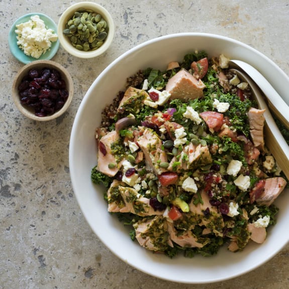 ENSALADA DE SALMÓN , KALE Y QUINOA