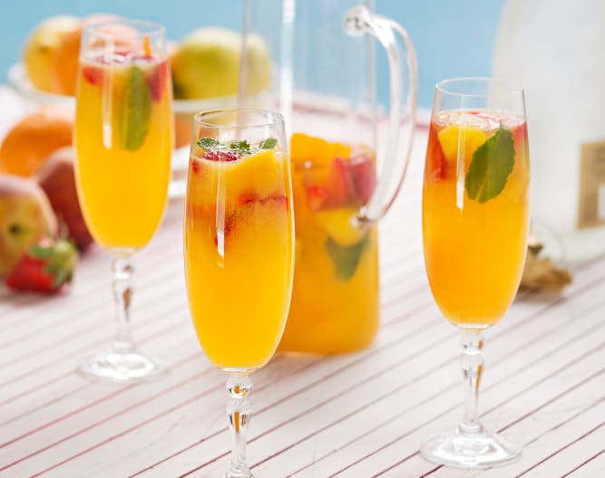 SANGRÍA DE ESPUMANTE Y FRUTA