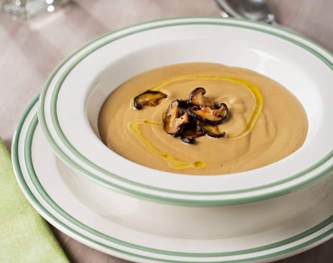 Crema de garbanzos con puerro y champiñones