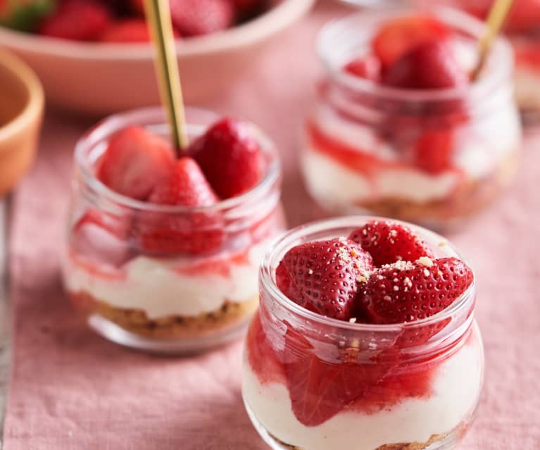 Frutillas con mousse de queso y chocolate blanco (Al vacío)
