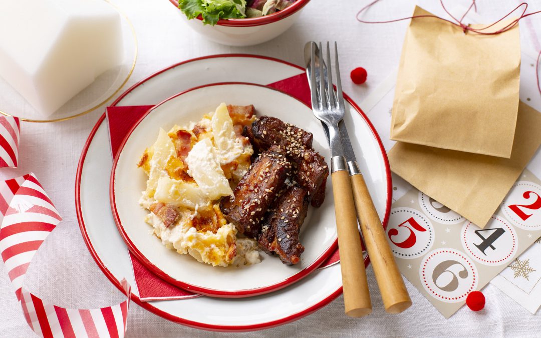 COSTILLITAS DE CERDO CON MIEL Y MOSTAZA CON PAPAS AL ESTILO AMERICANO