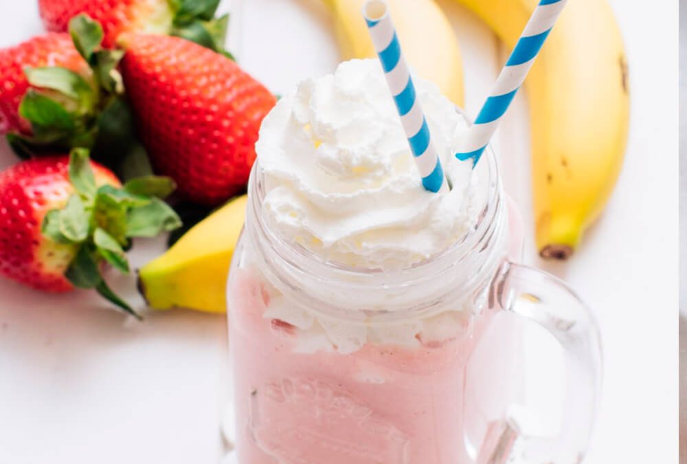 MILKSHAKE DE FRUTILLAS Y PLÁTANOS