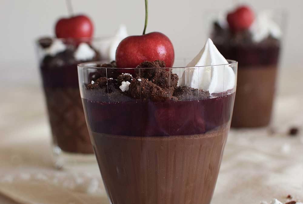 CREMOSO DE CHOCOLATE Y WISHKY CON CEREZAS Y CRUMBLE