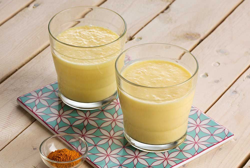 LASSI DE MANGO Y CÚRCUMA- INDIA