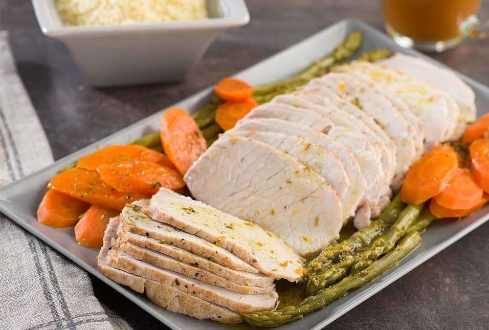 LOMO DE CERDO CON SALSA DE FINAS HIERBAS