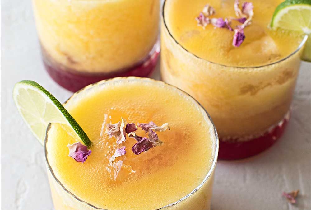 Ponche de ron, coco y mango