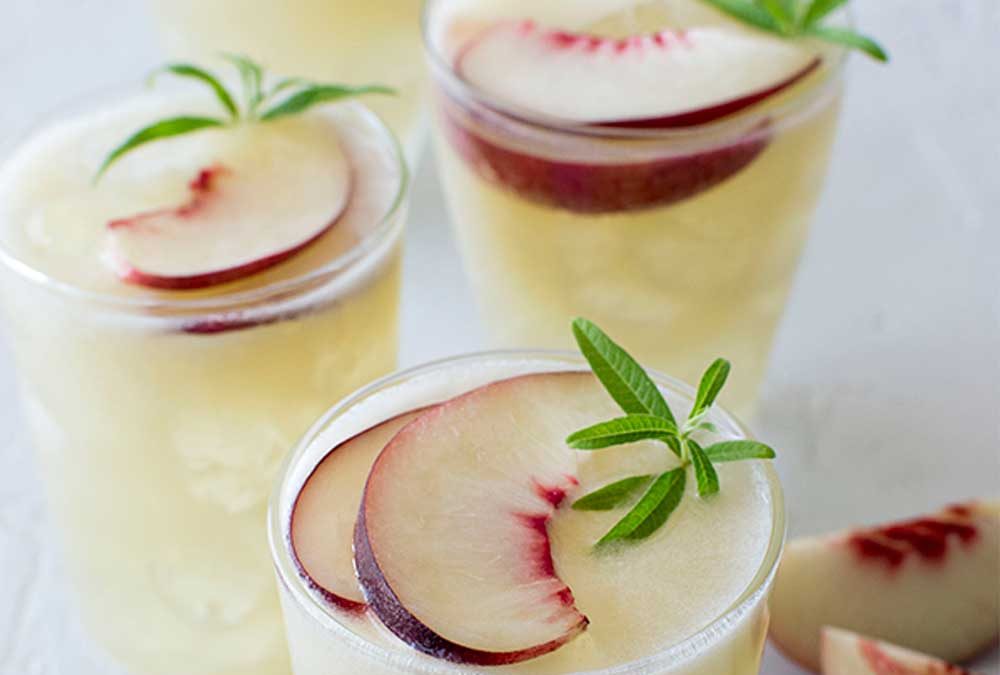 TÉ VERDE FRÍO CON CEDRÓN Y DURAZNO BLANCO
